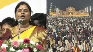 “தவெகவிடம் ரூ.50 கோடி வாங்கினேனா? தைரியம் இருந்தா ரெய்டு விடுங்க” - மரகதம் குமரவேல் சவால்!