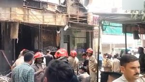 டெல்லியில் பயங்கரம்! முதலில் பேஸ்மென்ட்டில் வெளியேறிய கரும்புகை! அடுத்த சில நிமிடங்களில் 20 பேர் பலி 