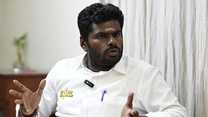 அமைதியோ அமைதி.. பிள்ளையைக் கிள்ளி விட்ட அண்ணாமலை! அரசியல் கட்சி அறிவிப்பு எப்போது? திடீர் ட்விஸ்ட்! 