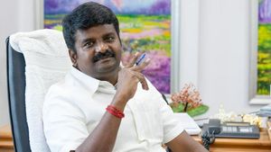 தவெகவில் சேருங்கள்.. மெசேஜ் அனுப்பிய ஆதரவாளர்கள்.. சட்டென வீடியோ காலில் வந்த விஜயபாஸ்கர்? ட்விஸ்ட் 