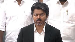 இதாங்க ஃபர்ஸ்ட் டைம்.. சட்டசபையில் நடந்த ‘நடக்காத’ ஒன்று! வரலாற்றை புரட்டிப் போட்ட விஜய்! என்னாச்சு? 