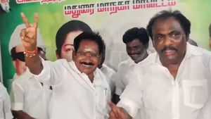 அதிமுகவில் இருந்து விலகி தவெகவில் இணைகிறாரா செல்லூர் ராஜு? பேச்சே கிடையாது.. விரலிலேயே சிக்னல்!
