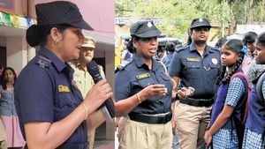 Moral போலீசா சிங்கப்பெண்கள் படை? முதல் திட்டமே சொதப்பல்! சரமாரியாக எழும் குற்றச்சாட்டுகள்!