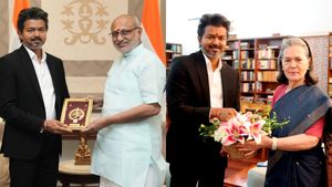அரகஜா டூ குங்குமம்.. டெல்லி சந்திப்புகளில் முதல்வர் விஜய்யின் நெற்றி பொட்டு மாற்றம்.. பின்னணி என்ன? 