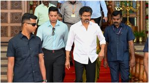 பனையூரில் மெகா சம்பவம் ரெடி.. முதல்வர் விஜய்யின் பிறந்தநாளில் தவெகவில் இணையும் மாஜி அமைச்சர்கள்!