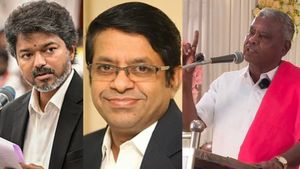 தன் பதவியையே காப்பாற்ற முடியாத ஜோதிடர்.. விஜய்க்கு வழிகாட்டுகிறாராம்! விளாசிய மா.கம்யூ., சண்முகம்