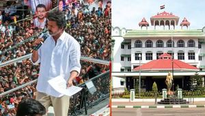 கரூர் சம்பவம் அரசு வேலைக்கு எதிராக தொடர்ந்த வழக்குகள்.. நாளை விசாரணை! விஜய் பணி ஆணை வழங்க முடியுமா?