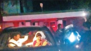 காட்டுமன்னார்கோவிலில் காரில் தவித்த பாமக சௌமியா அன்புமணி.. விருந்தினர் மாளிகையில் நடந்தது என்ன?