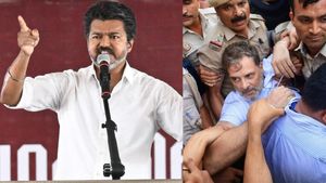 விடாத விமர்சனம்.. ஒரு வழியாக வாயைத் திறந்த விஜய்.. ராகுல் காந்தி கைதுக்கு கடும் கண்டனம்! 