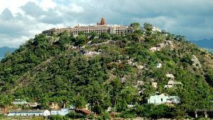 பழனி கோயில் நில மோசடி.. 1 நாள் ஸ்பெஷல் டிரான்ஸ்ஃபர் பின்னணியில் உள்ள பெரும் புள்ளிகள் யார்? 