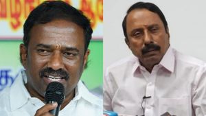 சீட் கொடுக்காதீங்க.. செங்கோட்டையனிடம் சொன்ன தவெக  நிர்வாகிகள்.. அச்சத்தில் பெருந்துறை ஜெயக்குமார்! 