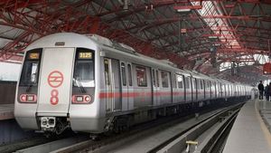 தீவிரமாகும் போராட்டம்! டெல்லியில் 18 மெட்ரோ ரயில் நிலையங்கள் மூடல்! ஆனாலும் மாஸ் காட்டிய மாணவர்கள்