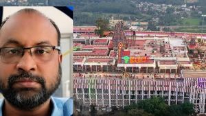 பழனி கோவில் 100 கோடி நிலம்.. ஒரே நாளில் 2 கோடிக்கு விற்றதாக காட்டி மோசடி! சார் பதிவாளர் சஸ்பெண்ட்