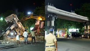 பெரியார் தோரண நுழைவு வாயில்.. இடிக்கப்பட்ட மதுரையின் அடையாளம்.. கே.கே.நகரில் நள்ளிரவு நடந்த சம்பவம்! 