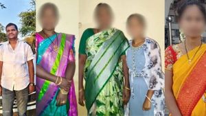 11:21 மணி முதல் 11:27 மணிக்குள்! 6 நிமிட கேப்பில் தெலுங்கானா குடும்பமே காலி! கேமராவில் அந்த காட்சி?