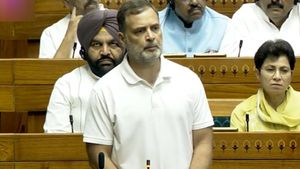 “முட்டாள்கள்தான் மாணவர்களின் பேச்சை கேட்க மாட்டார்கள்!” ராகுல் காந்தி பேச்சால் மக்களவையில் சலசலப்பு!