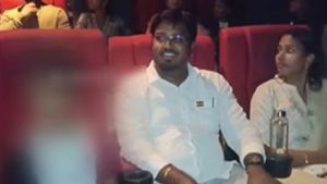 Jananayagan: குழந்தைகளுடன் ஜனநாயகன் படம் பார்த்த அமைச்சர் ராஜீவ்! வெடித்தது சர்ச்சை!