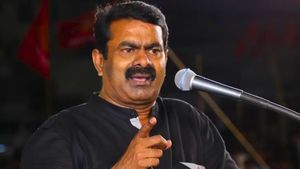 “என்னையவே விலக சொல்லுவீங்களா..?” கட்சி நிர்வாகிகளிடம் கோபப்பட்ட சீமான்.. வைரலாகும் ஆடியோ!