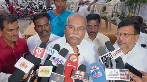 பழனி ரூ 100 கோடி மோசடி வழக்கில் மர்ம முடிச்சுகள்! 2 கோடி செக்கில் பணம் இருக்கா? மார்க்சிஸ்ட் கேள்வி