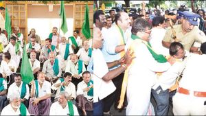 தமிழகத்துக்கு தண்ணீர் திறக்க கூடாது.. சுப்ரீம் கோர்ட் உத்தரவுக்கு பிறகும் அடங்காத கன்னட அமைப்புகள்