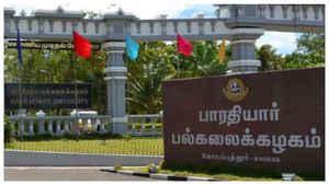பாரதியார் பல்கலைக்கழக நிர்வாகம் பகல் கொள்ளை.. பணியாளர்களின் சம்பளத்தில் ஊழல்.. தலைசுற்றும் புகார்