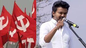 எமர்ஜென்சி காலமா இது? கம்யூனிஸ்டுகளை வேவு பார்க்க உத்தரவிட்ட தவெக அரசு.. யார் கொடுத்த உத்தரவு? 
