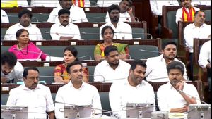 அன்று செங்கோட்டையன்! இன்று யார் கூட தெரியுமா? என்னாச்சு விஜய்க்கு! இடத்தை மாற்றிகிட்டே இருக்காரே