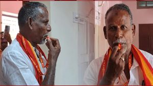 இதென்ன தியேட்டரா? மாமன்ற கூட்டத்தில் விசிலடித்த தவெக கவுன்சிலர்.. தண்ணீர் பட்டிலை பறக்கவிட்ட திமுக!
