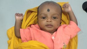 இதயத்தில் ஓட்டை.. உயிருக்கு போராடும் 4 மாத சிறுவன்! நீங்கள் நினைத்தால் காப்பாற்றலாம்!