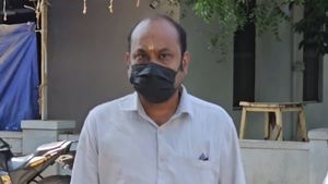 Palani Land Scam: என்னென்ன பண்ணி வச்சுருக்காரோ! ஆக்‌ஷனில் பதிவுத் துறை! ஜஸ்டின் மணிகண்டனுக்கு சிக்கலுக்கு மேல் சிக்கல்