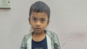 இதயத்தில் ஓட்டை.. உயிர் பிழைக்க போராடும் 5 வயது சிறுவன்! முடிந்த உதவியை உடனே செய்வோம்!