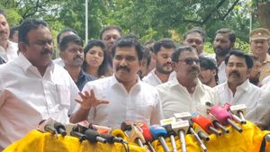 தமிழகத்திற்கு காவிரி நீர் கிடைக்காததற்கு கருணாநிதி நீக்கிய அந்த சட்டம்தான் காரணம்! நிர்மல் குமார் 