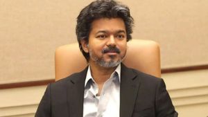 அரசு கார்களை உடனே திருப்பி அனுப்புங்க.. அதிகாரிகளுக்கு விஜய் போட்ட ஆர்டர்.. என்ன காரணம்? 
