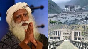 நேபாள பெருவெள்ளத்தில் சிக்கிய கோவை ஈஷா குழுவினர்.. ஜக்கி வாசுதேவ் வேதனை 
