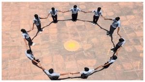 வானியல் அதிசயம்.. புதுச்சேரியில் நிழல் இல்லா நாள்.. அபூர்வமான பூஜ்ய நிழல் நாளை ரசித்த மாணவர்கள்