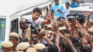 திடீரென யு டேர்ன் அடித்த போலீஸ் வாகனம்.. செங்கிப்பட்டிக்கு அழைத்து செல்லப்பட்ட உதயநிதி ஸ்டாலின்! 