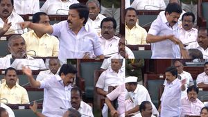 சட்டசபையிலேயே வெடித்த மோதல்.. அவைக்குள்ளேயே கோபத்தின் உச்சிக்கே சென்ற சிவி சண்முகம்