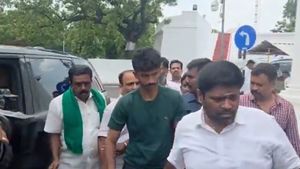 தமிழக சட்டசபை நிகழ்வுகளை பார்க்க தலைமை செயலகம் வந்த இன்பநிதி!