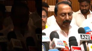 தவெக அரசுக்கு தலைவலியாகும் மின்வெட்டு.. செங்கோட்டையன் பேட்டியின் போதே பவர் கட்.. நிர்வாகிகள் அப்செட்