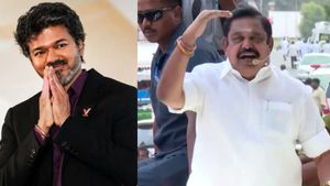 வெள்ளிக்கிழமை வீட்டுக்கு போனால், திங்கட்கிழமை தான்! மதுராந்தகத்தில் விஜய்யை விளாசிய எடப்பாடி