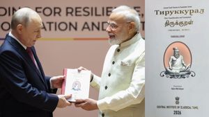 ‘திருக்குறள் புத்தகம்'.. பிரிக்ஸ் மாநாட்டிற்கு வந்த ரஷ்ய அதிபர் புதினுக்கு மோடி வழங்கிய பரிசு