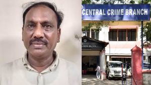 100 கோடி மோசடி அரசகுமார்.. ரெய்டு விட்ட சிசிபி! சிக்கிய லேப்டாப்.. 44 ஆவணங்களை அலசும் சென்னை போலீஸ்! 