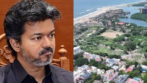 சிக்கலை உருவாக்கித் தீர்ப்பதுபோல் நாடகமா? பட்டினப்பாக்கம் தலைமை செயலகத்தில் ஸ்கோர் செய்யும் விஜய்! 