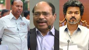 ஜெம் வீரமணி வழக்கில் முதல்வர் விஜய்க்கு சம்மன் அனுப்பி விசாரிக்க வேண்டும் - உயர் நீதிமன்றத்தில் திமுக மனு