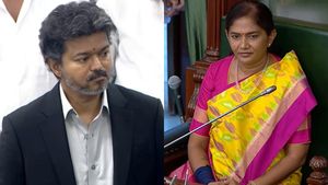 சட்டசபையில் பதிலுரையின் போது விஜய் நெற்றியில் இருந்த சிகப்பு பொட்டு! யார் வைத்துவிட்டது தெரியுமா?