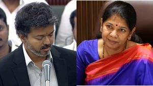 சத்தமாக பேசுவதெல்லாம் உண்மையாகாது.. விஜய் சட்டமன்றத்தை சர்க்கஸ் கூடாரமாக்குகிறார்.. கனிமொழி சுளீர்