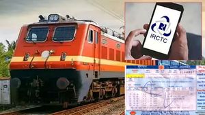 ஐஆர்சிடிசி 20 லட்சம் புக்கிங் சாதனை.. மறுபக்கம் ரயில் பயணிகளை பாடாய்படுத்திய சர்வர்.. என்ன நடந்தது?