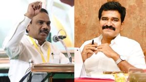  “குரங்கு போல கட்சிக்கு கட்சி தாவியவர் அமைச்சர் நிர்மல்குமார்”.. ஆர்ப்பாட்டத்தில் ஆ.ராசா பேச்சு!