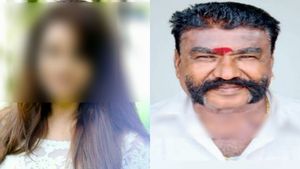 மொட்டை மாடியில் சொத்துக்காக மனைவி செய்த வேலை.. ரிடையர்டு அரசு பஸ் டிரைவர் பரிதாபம்.. இப்படி ஒரு மகனா