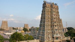 இதுதான் தமிழ்நாடு! மதுரை ஆளும் மீனாட்சி! கோபுர தரிசனத்துக்கு வந்த மக்கள்..குளிர வைத்த இஸ்லாமியர்கள் 